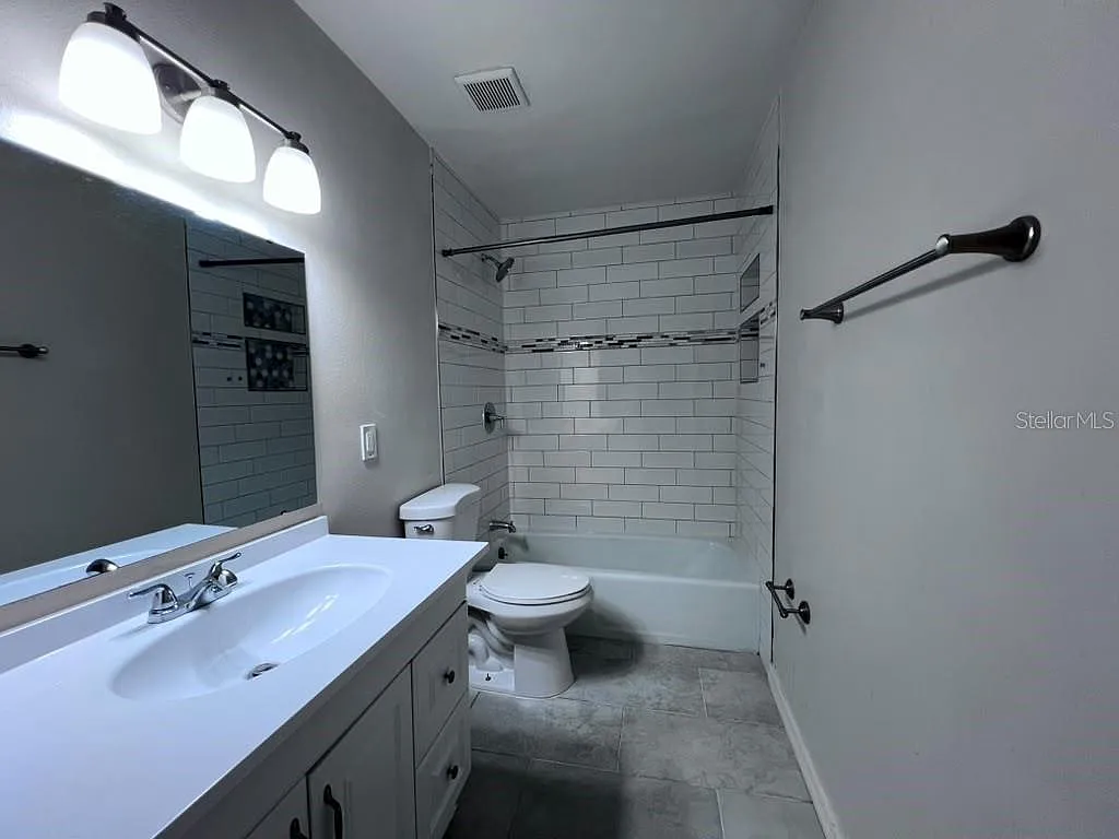 4 bed, 3.0 bath, 1611 sqft, $2,300 — Photo 4