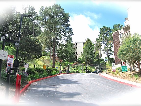 4th image of 332 Philip Dr APT 102