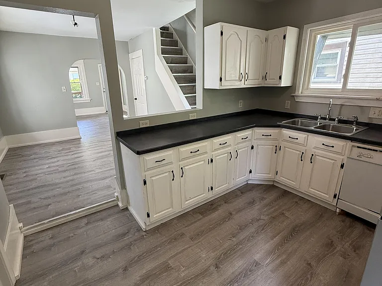 339 S Union Ave — Photo 13