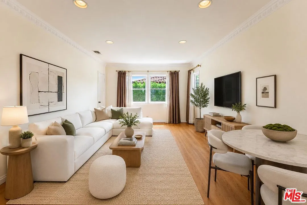 2 bed, 1.0 bath, 850 sqft, $3,800 — Photo 2