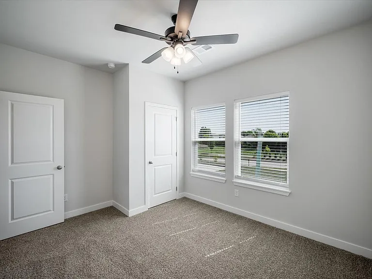 Barry West Townhomes — Photo 70