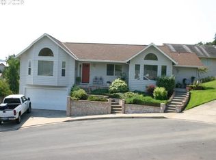 2385 NW Cabrillo Ct, Roseburg, OR 97471