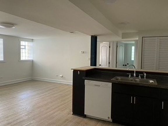 4th image of 900 W Sunnyside Ave #0