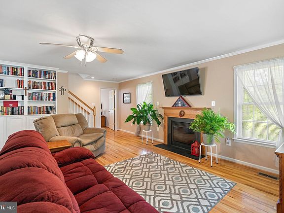 3rd image of 5719 Lucas St