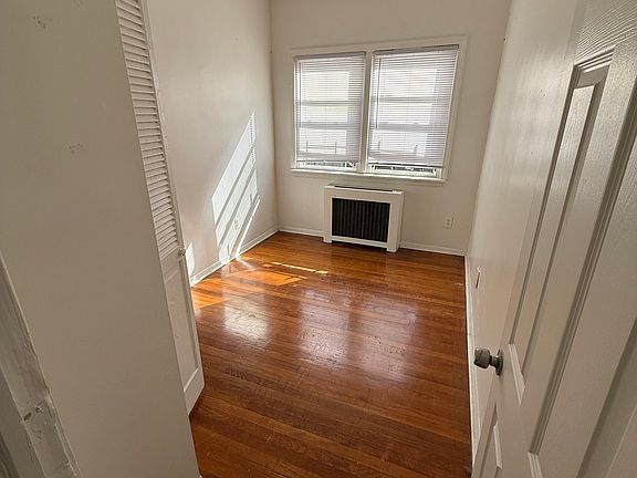 3rd image of 118 Oliver Ave #1R