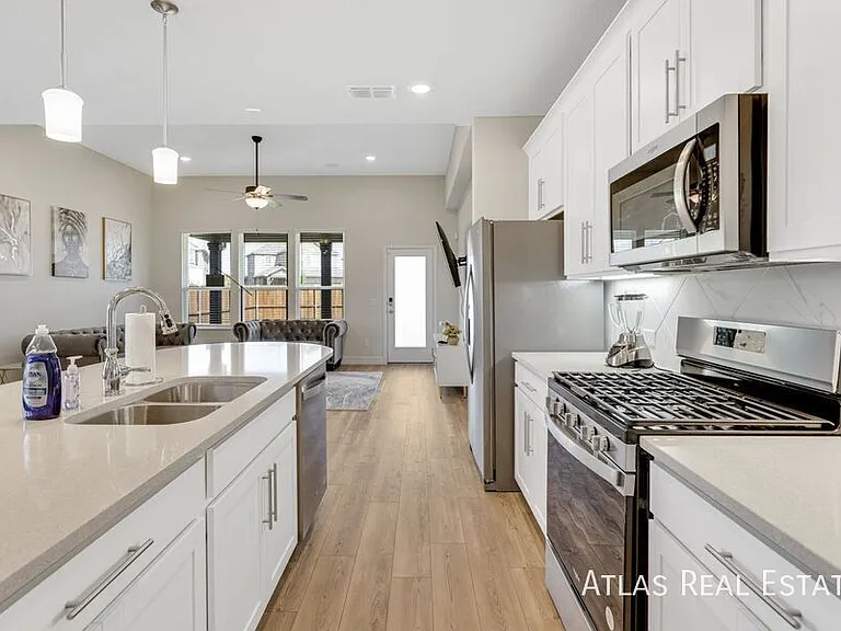 741 Creekwater Ln — Photo 10