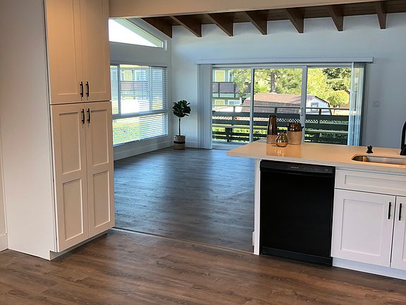 3x2.5 Open Kitchen and step down to living room area