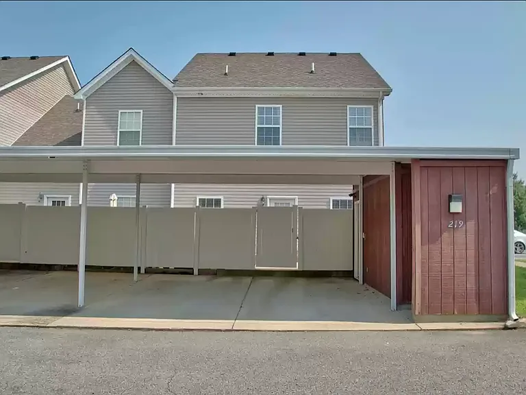 219 Rowlette Cir — Photo 15