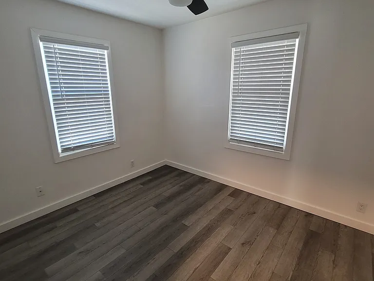 1007 E Campbell Ave — Photo 5