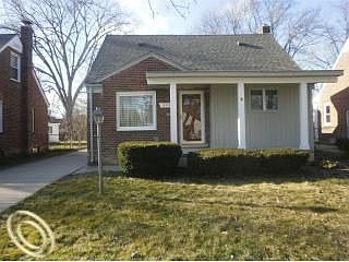 1st image of 2923 N Altadena Ave