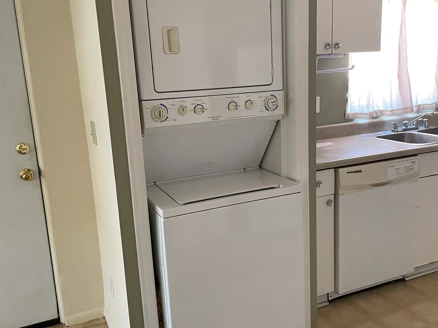 2 bed, 850 sqft, $900 — Photo 3