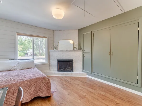 15150 SW Division St, Beaverton, OR 97007