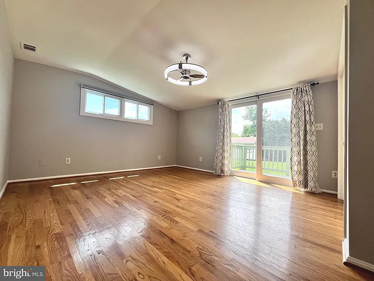 5350 Ravensworth Rd — Photo 37