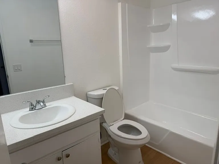 057 - Harvard Apartments — Photo 11