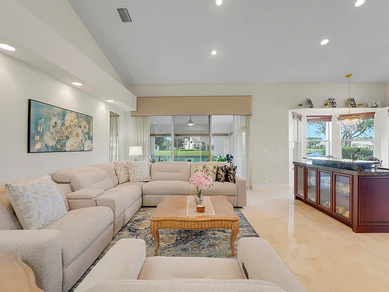 7136 Ashford Ln — Photo 15