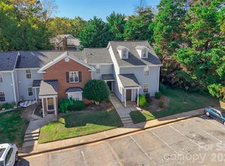 2913 Iron Gate Ln, Charlotte, NC 28212