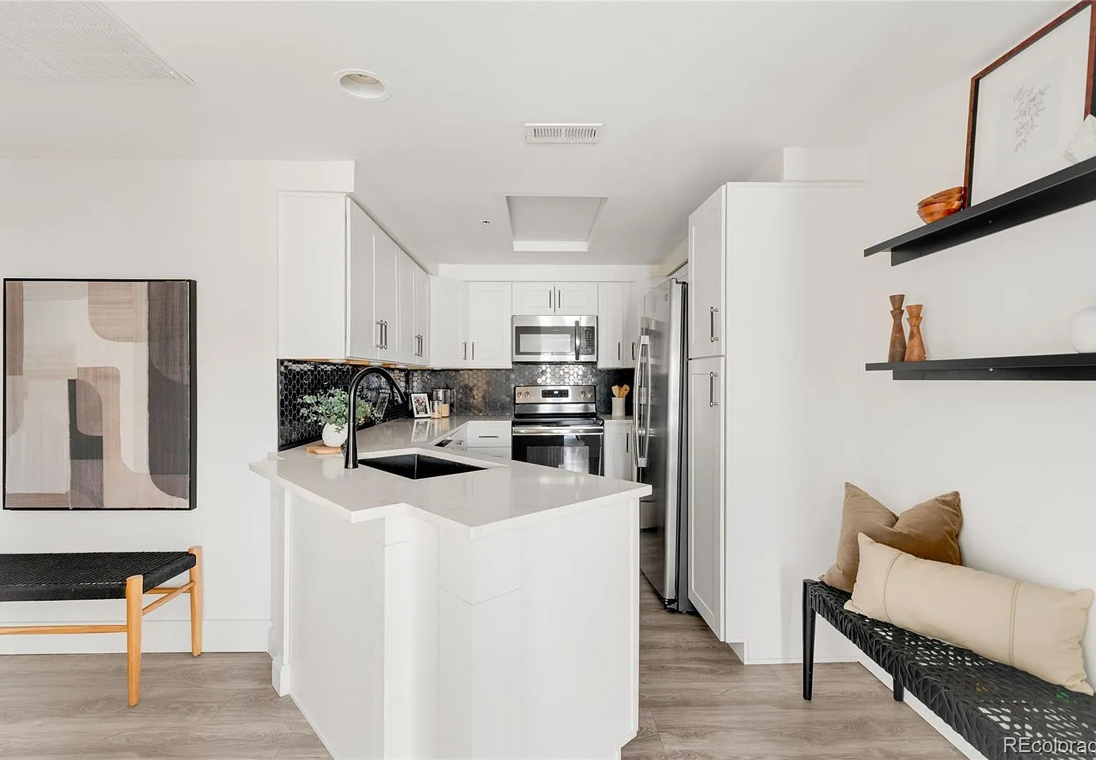 2 bed, 1.5 bath, 960 sqft, $3,200 — Photo 3