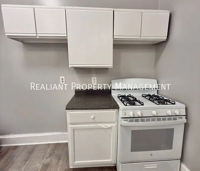 2271 Vine St — Photo 9
