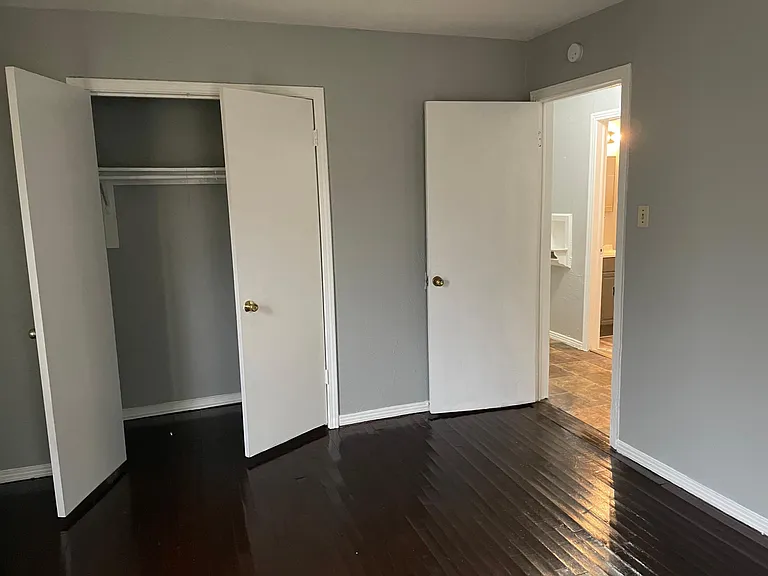 215 Guthrie St — Photo 5