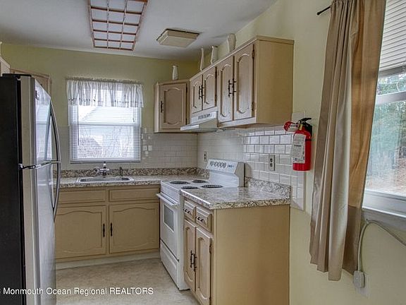 2nd image of 22 Moccasin Dr #D