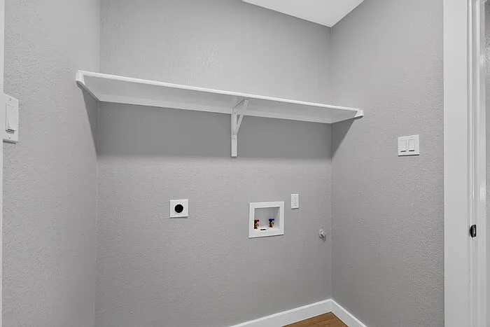 9881 Cambridge Dr — Photo 36