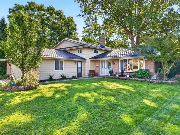 26673 Sudbury Dr, North Olmsted, OH 44070