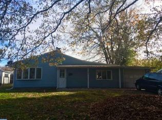 233 Oaktree Dr, Levittown, PA