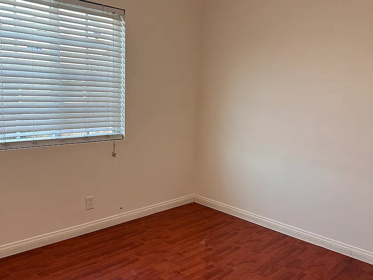 1725 Pontenova Ave #B — Photo 3