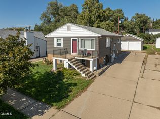 1204 1st St NE, Mandan, ND 58554