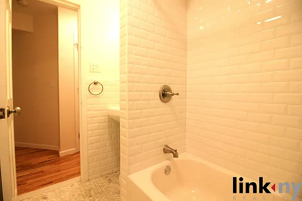 Rented by Link NY Realty | media 27