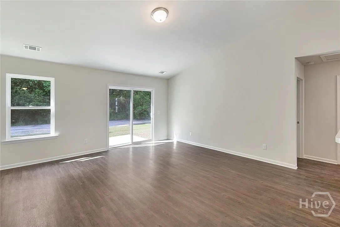 3 bed, 2.0 bath, 1565 sqft, $1,900 — Photo 4