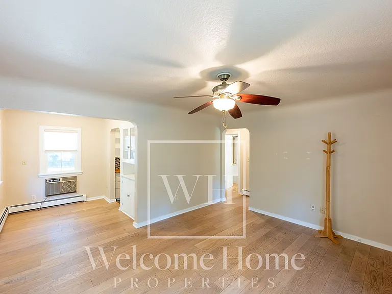 627 E Maple St — Photo 2