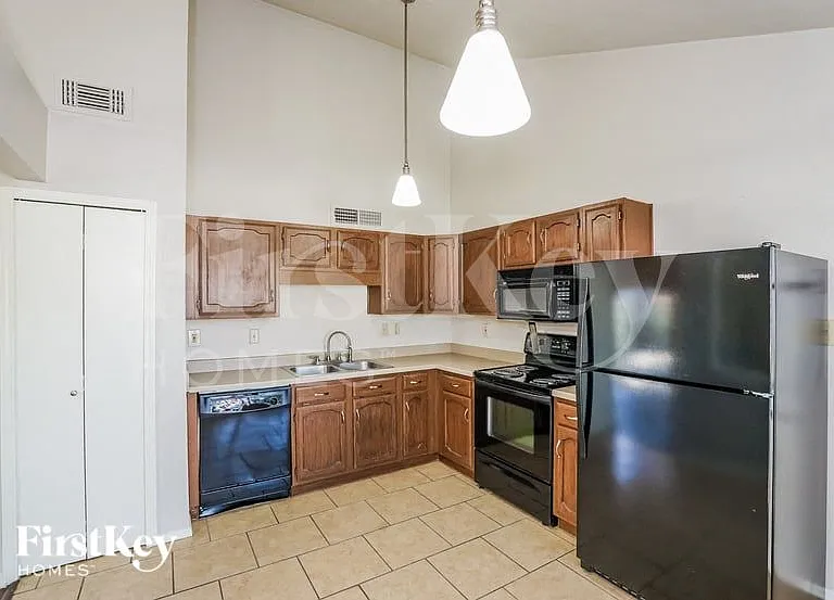 2404 Busch Dr — Photo 6