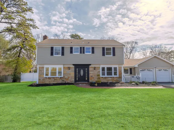 25 Wilmont Turn, Coram, NY 11727