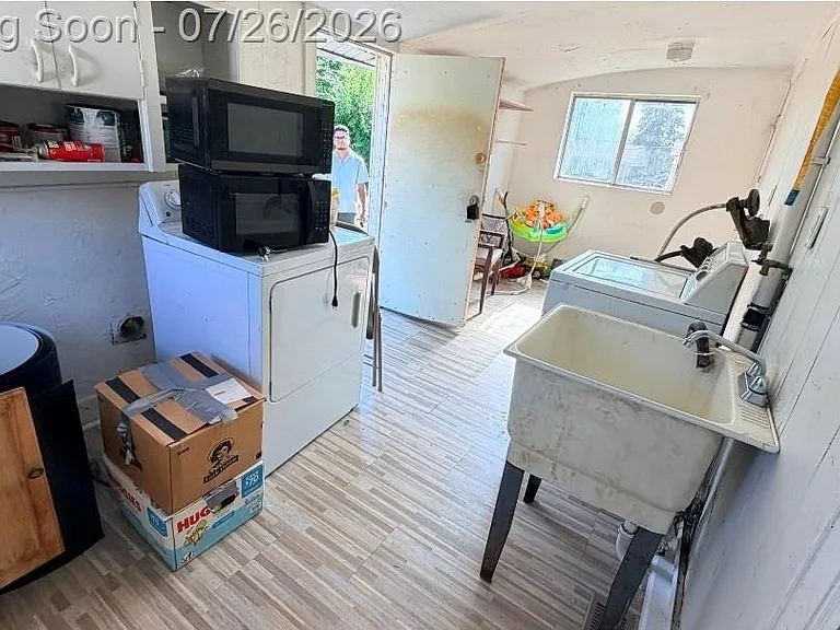 7068 Ford Ave — Photo 3