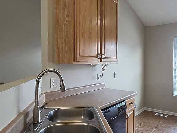 3rd image of 8826 Quest St