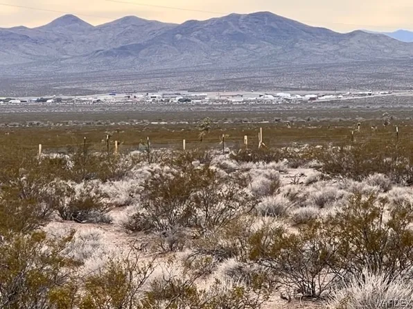 11454 W Rocking Horse Dr, Willow Beach, AZ 86445