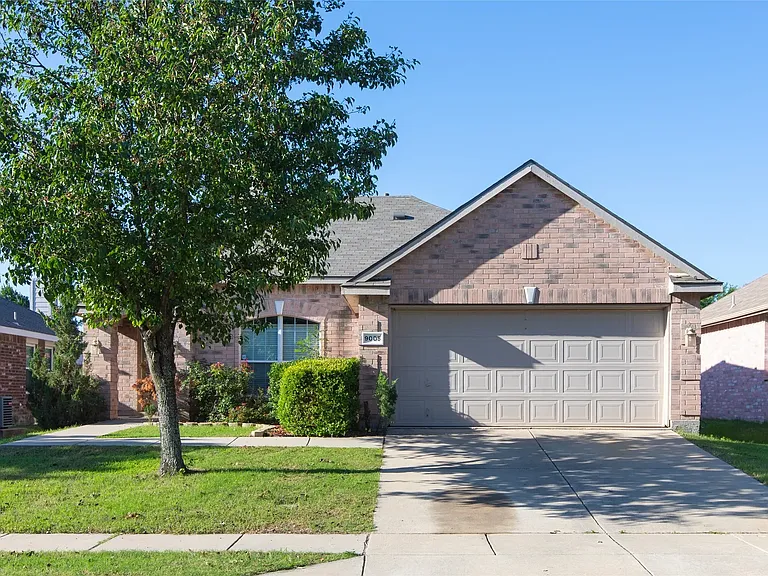 9005 Boone Dr — Photo 2
