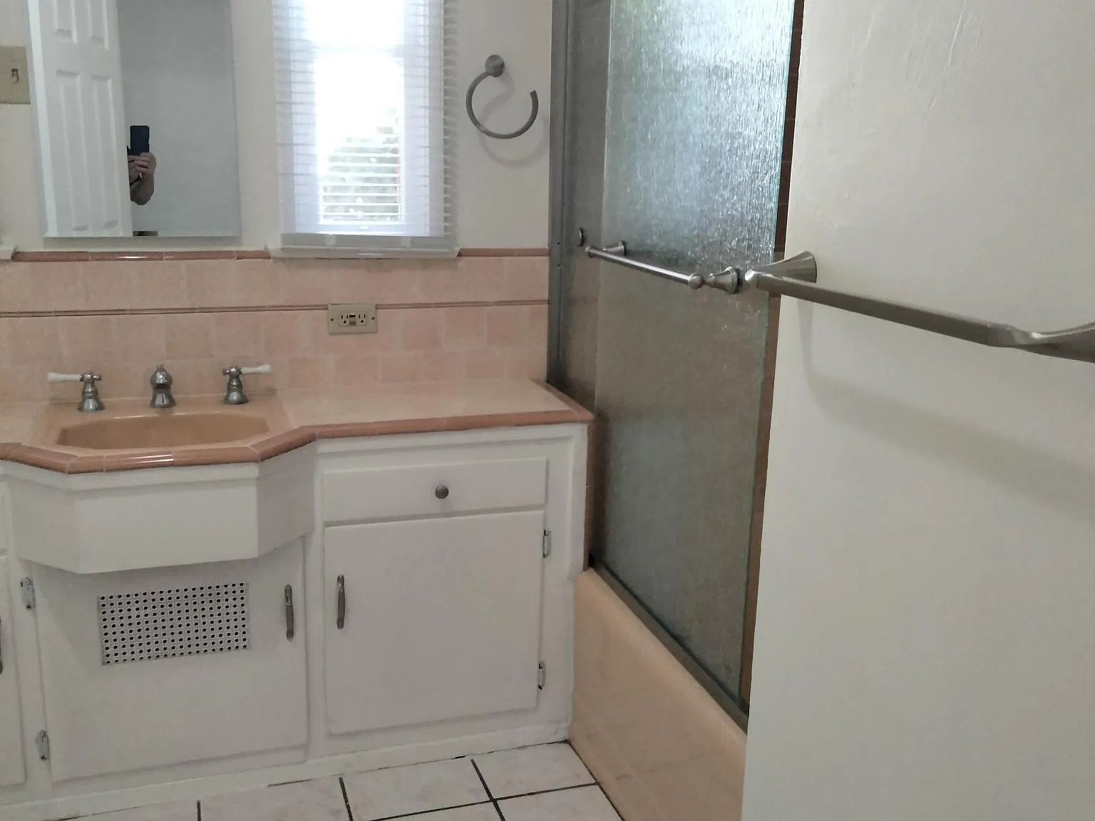 3 bed, 1470 sqft, $4,385 — Photo 3
