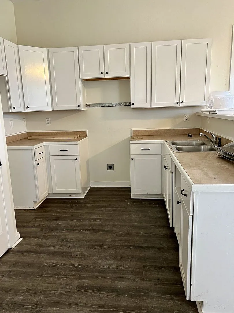 3 bed 2 bath single family home — Photo 3