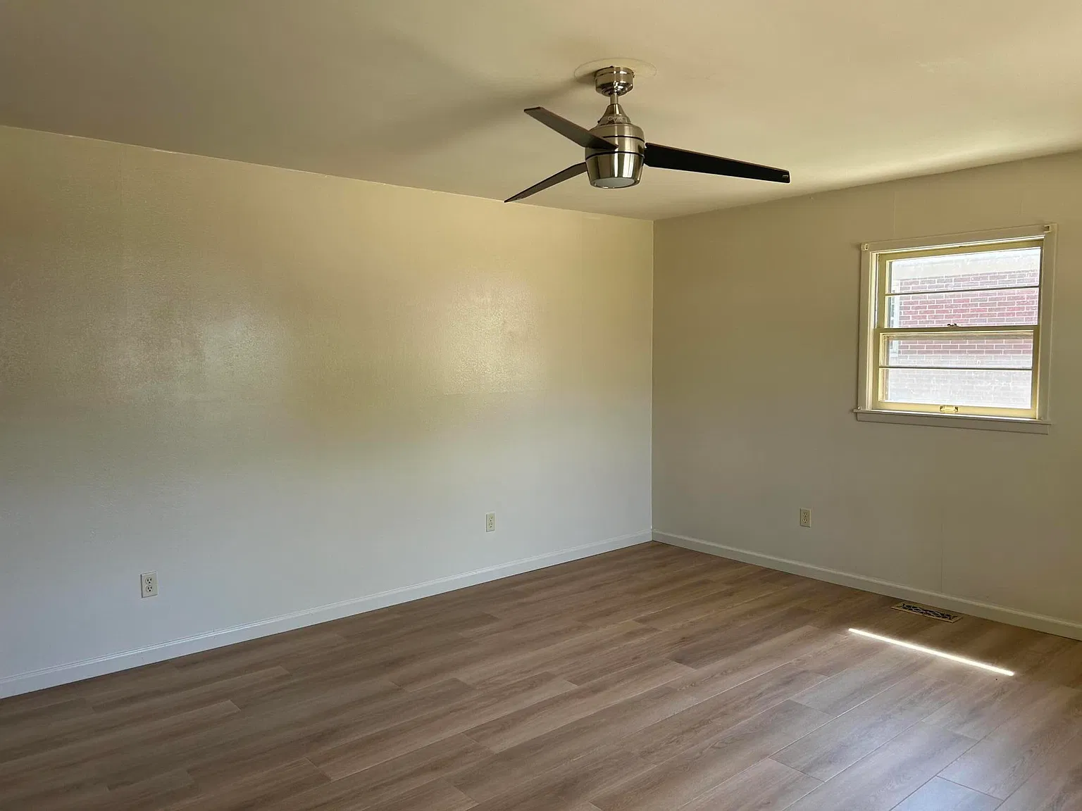 3 bed, 1.5 bath, 1316 sqft, $1,400 — Photo 3