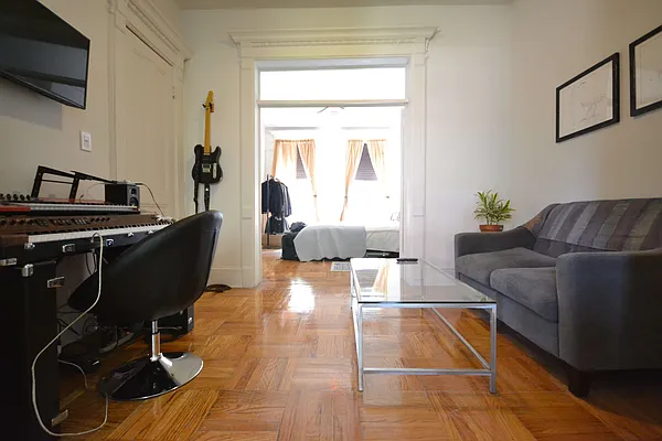 Rented by Bold New York | media 26