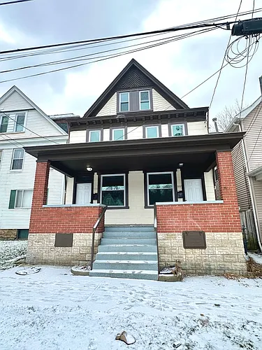 557 3rd St Photo 1
