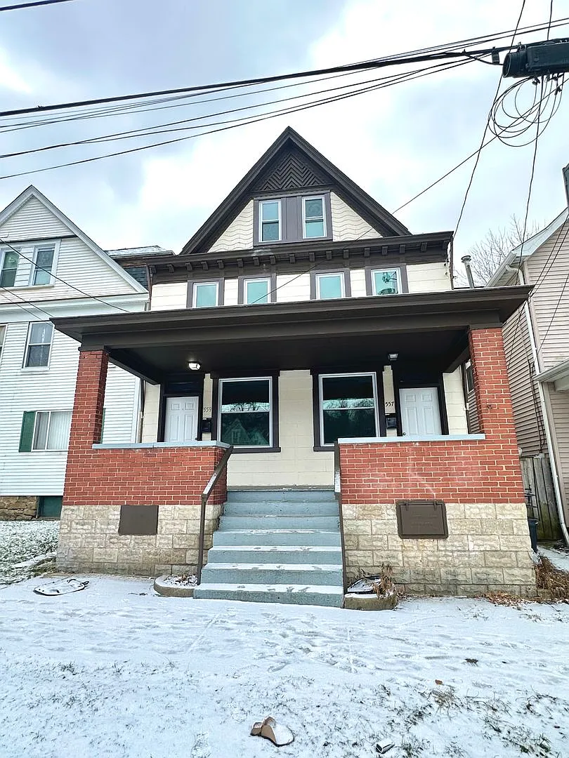 557 3rd St photo 1