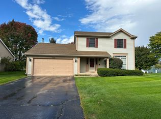 1610 Hartley Dr, Algonquin, IL 60102