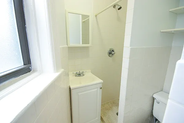 Rented by Highline Residential | media 8