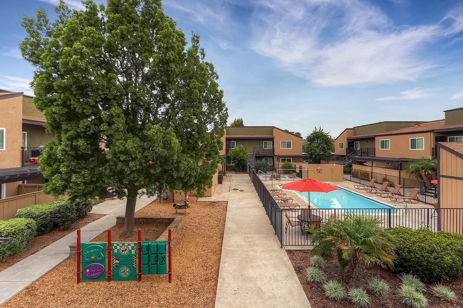 Midway Gardens Apartments — Photo 4