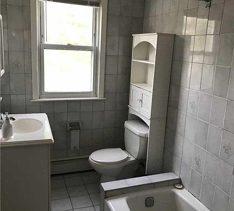 5th image of 145 Manor Ave