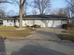 802 Reinthaler Rd, Bloomington, IL 61701