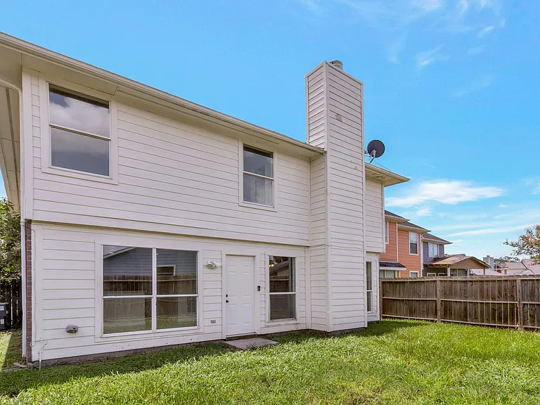 7622 Jonathon Ct — Photo 14